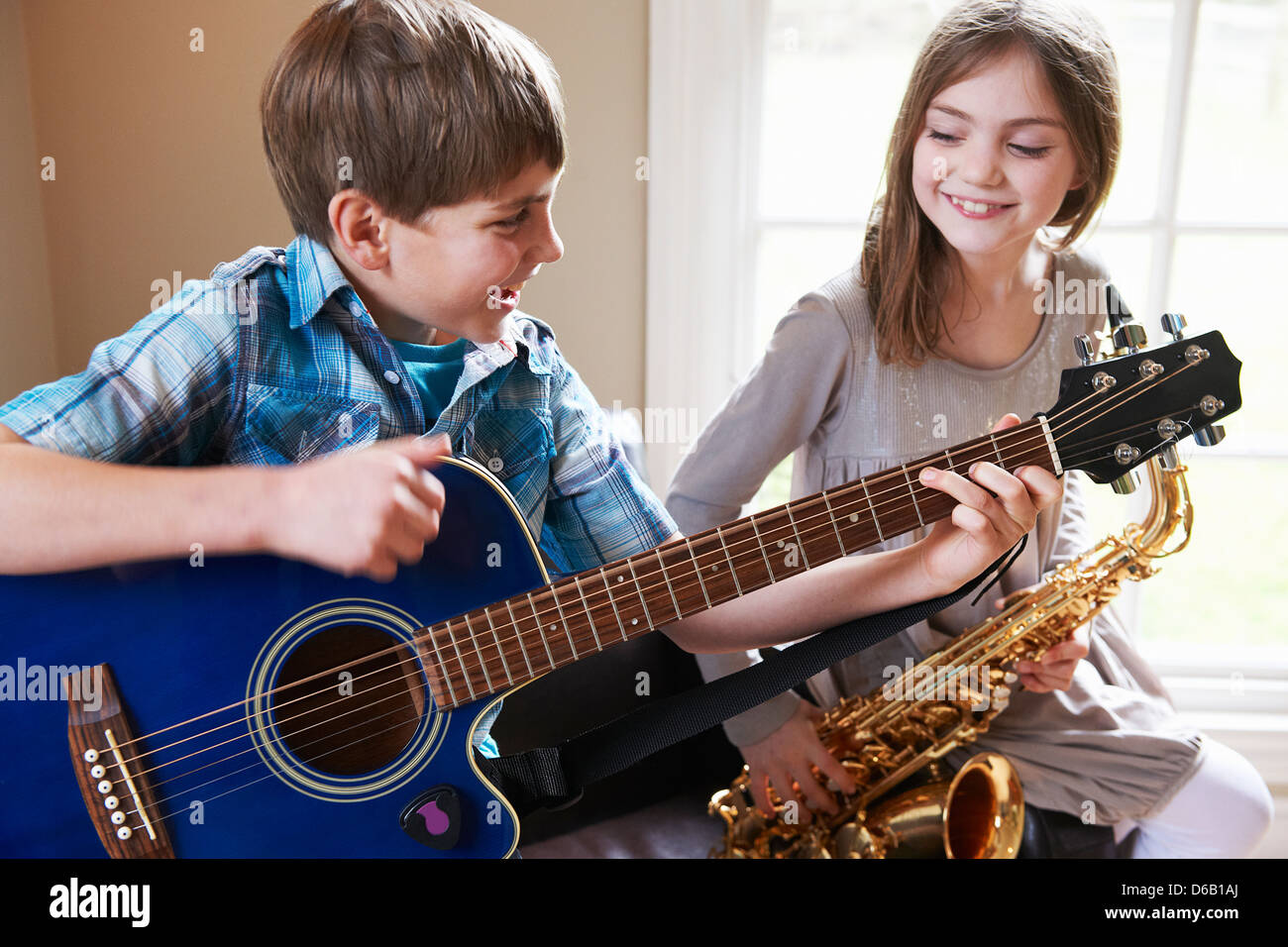 Kinder Musizieren Stockfoto