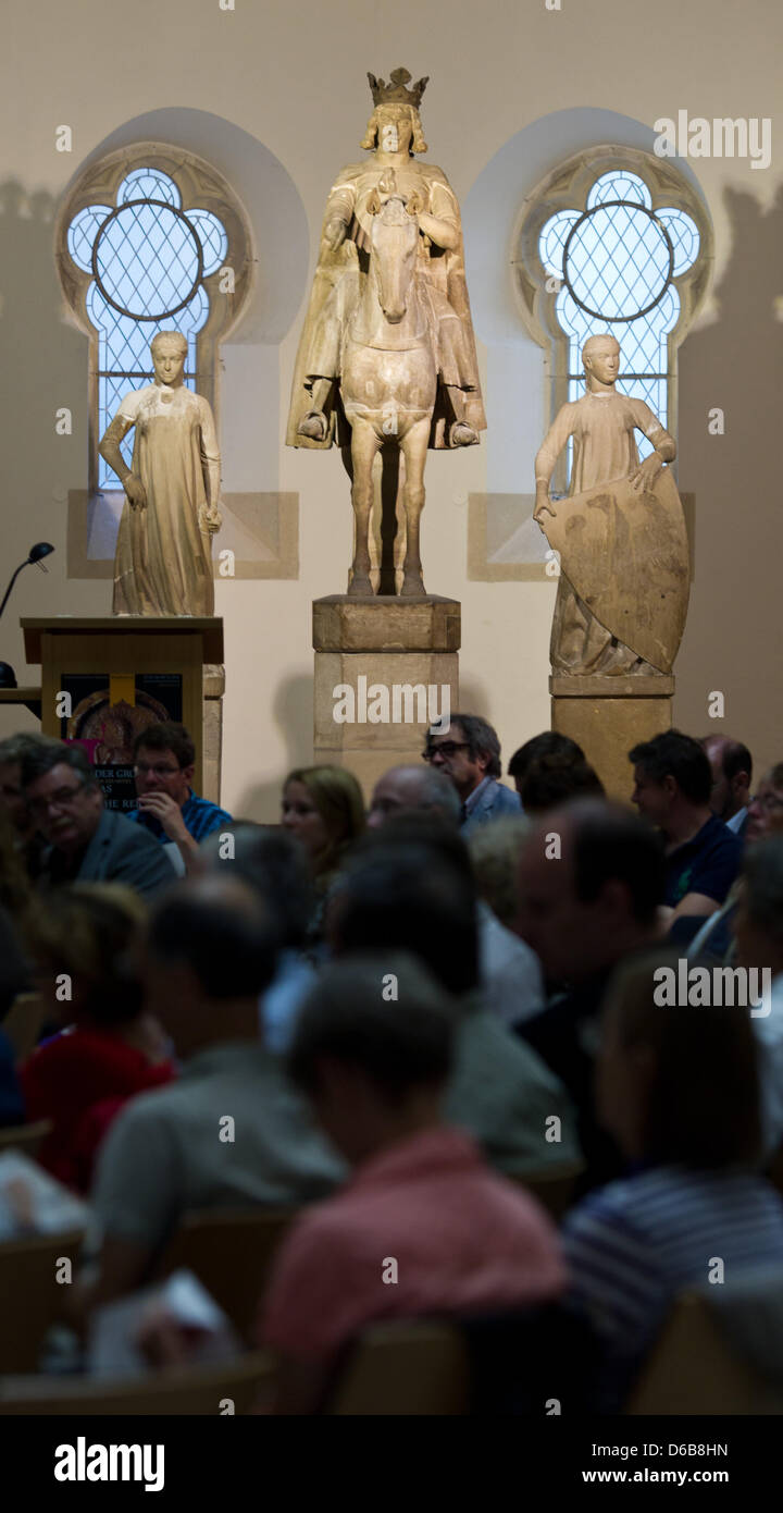 Die Statue "Magdeburger Reiter" auf dem Display an der Landesausstellung ist "Otto der große und das römische Reich - Kaisertums von der Antike bis ins Mittelalter an das kulturhistorische Museum in Magdeburg, Deutschland, 23. August 2012. Schätze und Kostbarkeiten aus 1000 Jahren europäische imperiale Geschichte werden im Museum von 27 August bis 9. September 2012 präsentiert. Foto Stockfoto