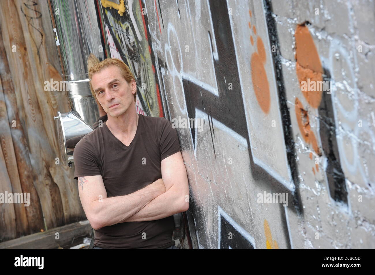 German Andre Hennicke Fotos Und In Hoher Aufl Sung Alamy Der Deutsche Andre Hennicke Posiert Fur Die Kamera Wahrend Einer Exklusiven Foto Shooting In Berlin Deutschland 19 Juli 2012 Foto Jens Kalaene D6bcgd 