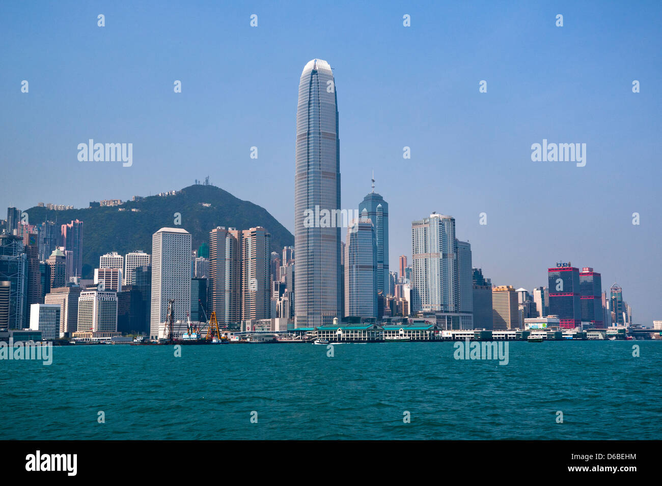 China, Hong Kong, Aussicht auf die Skyline von Central District und 414 Meter Turm of Two International Finance Centre Stockfoto