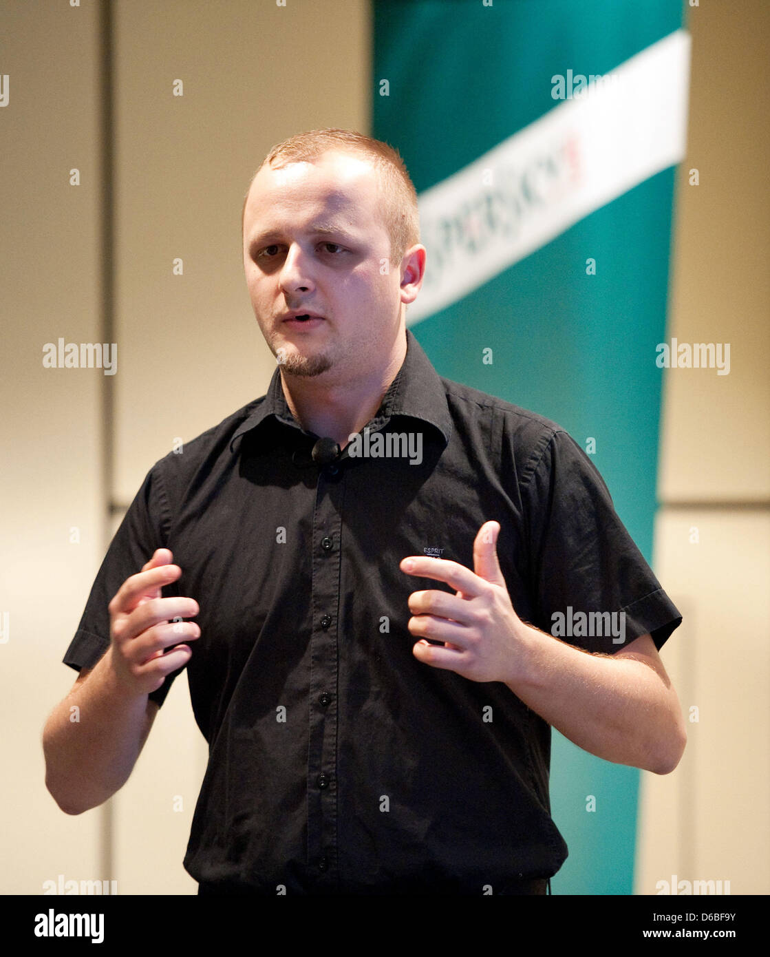 Malware-Analyst bei Kaspersky Lab und Anti-Computer-Virus-Experten des Computer-Sicherheitsfirma Kaspersky, Marco Preuss, spricht auf einer Pressekonferenz bei der internationalen Funk Ausstellung (IFA) 2012 in Berlin, Deutschland, 30. August 2012. IFA findet zwischen 31. August und am 5. September 2012 auf dem Messegelände unter dem Funkturm. Foto: ROBERT SCHLESINGER Stockfoto