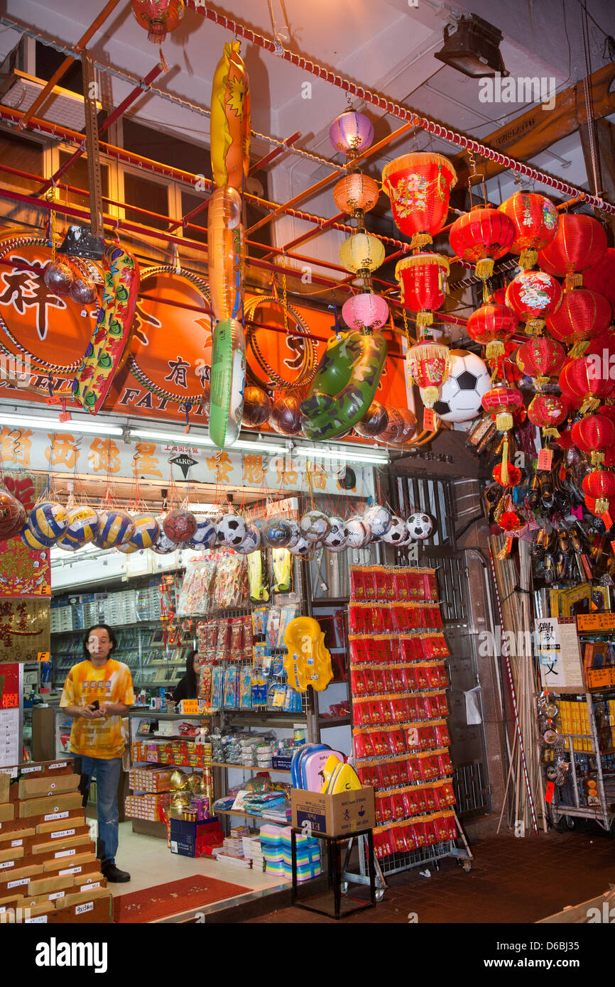 China, Hong Kong, Yau Ma Tei, Händler bei Temple Street Nachtmarkt Stockfoto