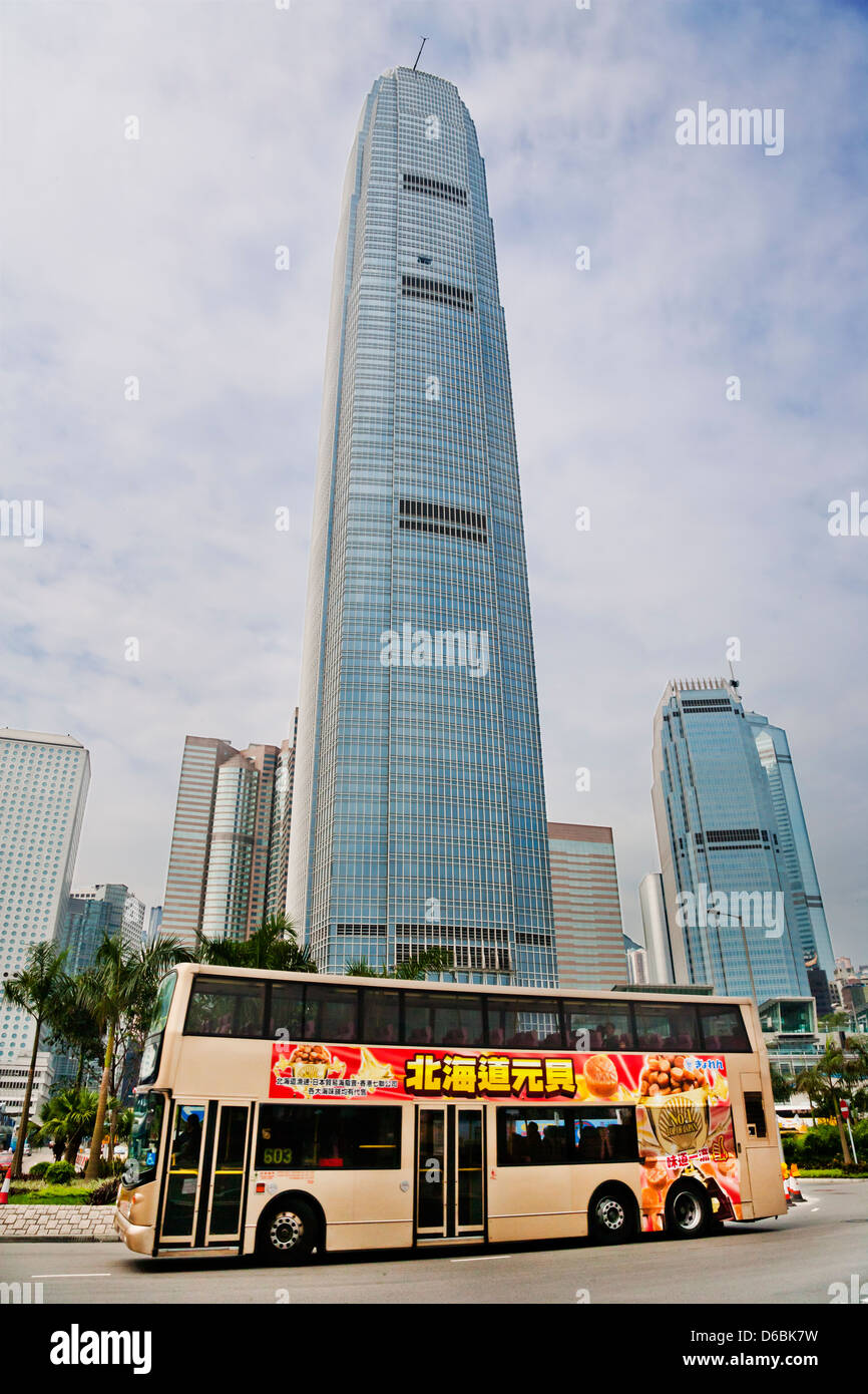 China, Hongkong, Central District, Blick auf 415 m Tower of Two International Finance Centre Stockfoto