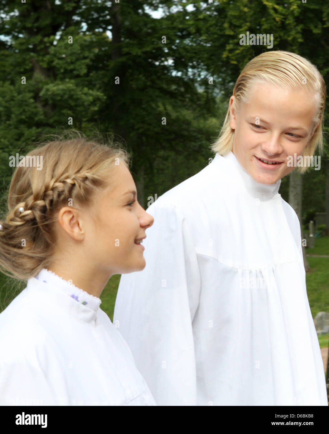 Marius Borg Hoiby (R), Sohn von Prinzessin Mette-Marit von Norwegen und Mari besuchen die Bestätigung Service von Marius Borg Hoiby in der Fragesteller Kirche in Asker, 2. September 2012. Foto: Albert Nieboer / Niederlande, Stockfoto