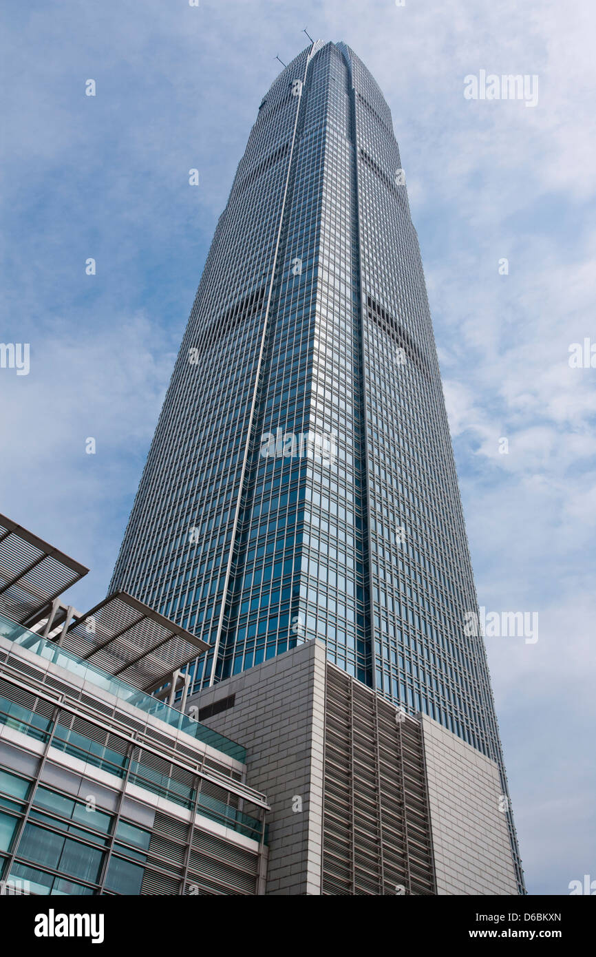 China, Hongkong, Central District, Blick auf 415 m Tower of Two International Finance Centre Stockfoto