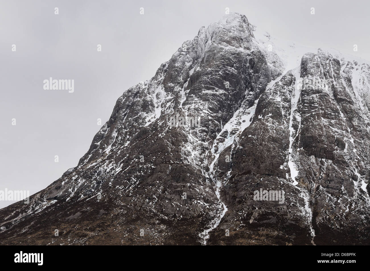 Nahaufnahme des Stob Dearg im Winter, Buachaille Etive Mor, Schottisches Hochland Stockfoto