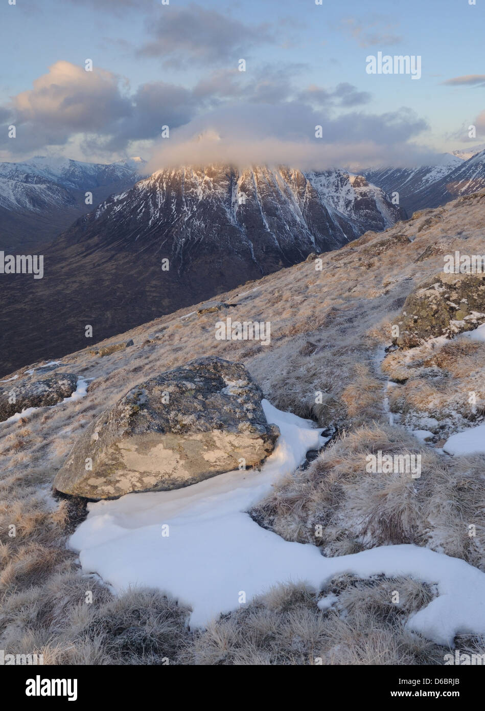 Winter-Morgensonne auf Stob Dearg, Buahaille Etive Mor, Beinn entnommen einer "Chrulaiste, Schottisches Hochland Stockfoto