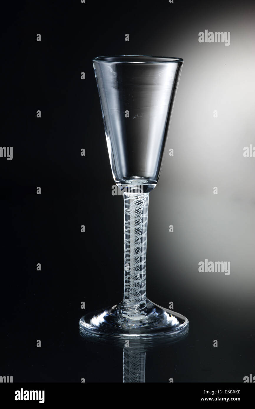 Englisch trinken Gläser 17. und 18. Jahrhundert, Baluster, Profil wieder lite Glas, Glas, Bleikristall, Luft Twist Stiele Stockfoto