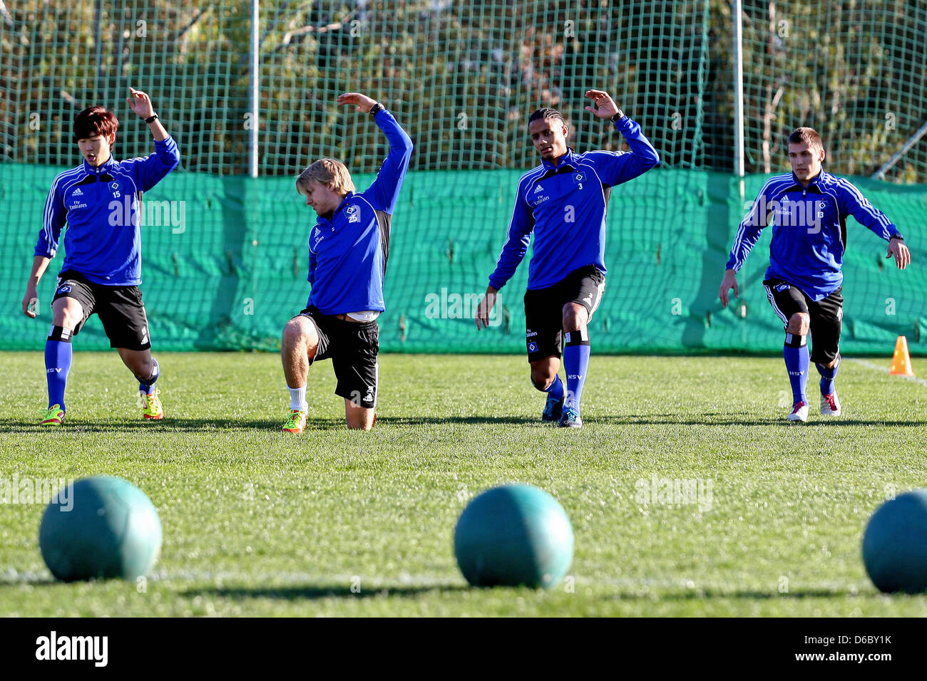 Spieler des Bundesligisten Hamburger SV, Per Skjelbred, Michael Mancienne, Heung Min Son (L-R) und Robert Tesche Praxis bei einer Trainingseinheit im Trainingslager in Marbella, Spanien, Deutschland, 4. Januar 2012. Foto: Kevin Kurek Stockfoto
