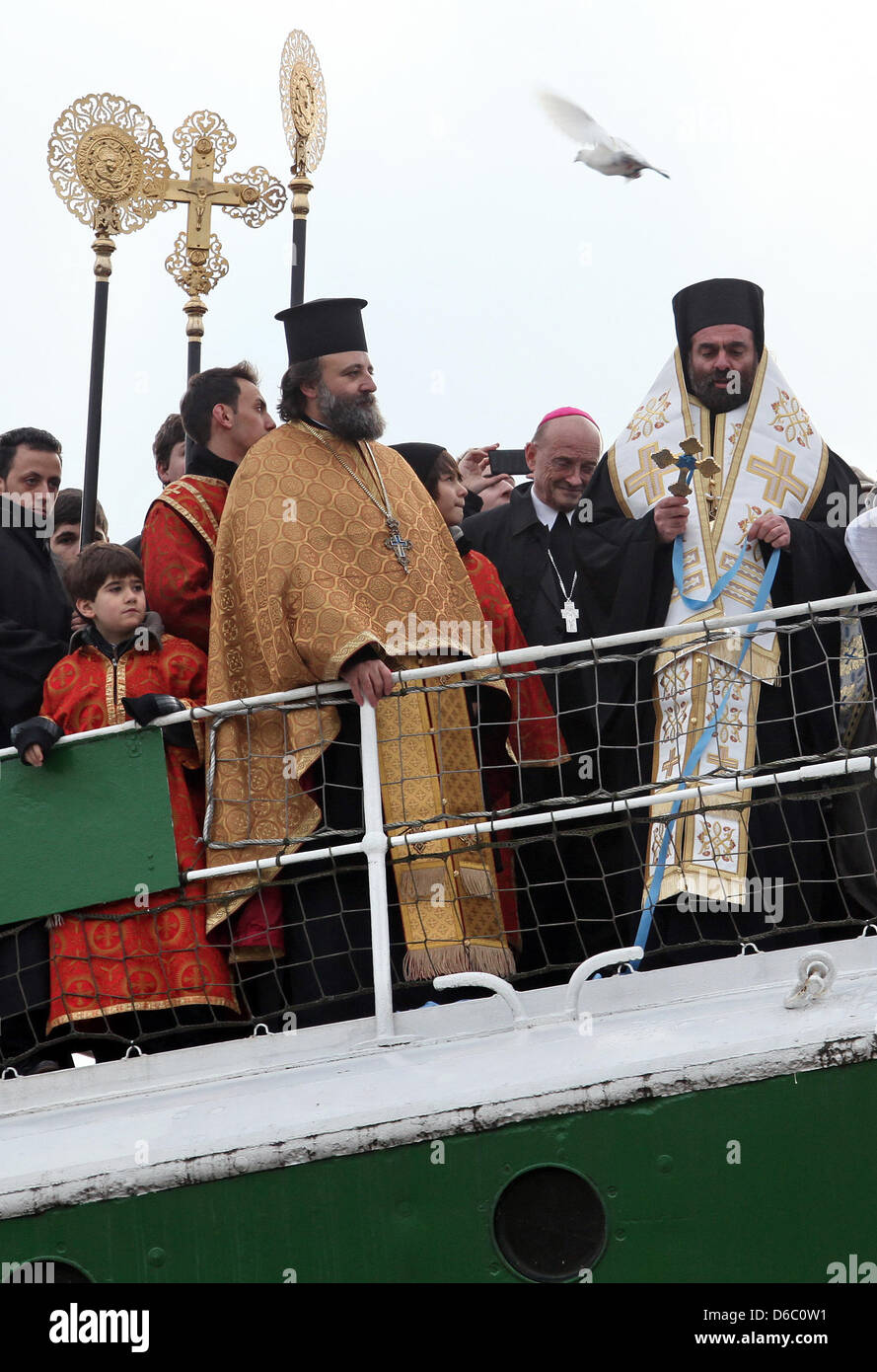 Der griechischorthodoxen Bischof Bartholomaios Kessidis Ariantzos (R