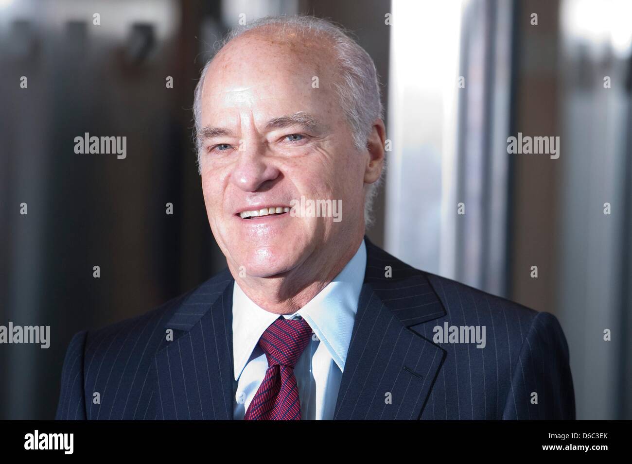 Henry Kravis, CEO von Kohlberg Kravis Roberts & Co, besucht die WELT-Wirtschaftsgipfel in der Axel-Springer-Haus in Berlin, Deutschland, 11. Januar 2012. Im Mittelpunkt der diesjährigen WELT-Wirtschaftsgipfel Staatsschulden und Euro-Krise. Foto: Sebastian Kahnert Stockfoto