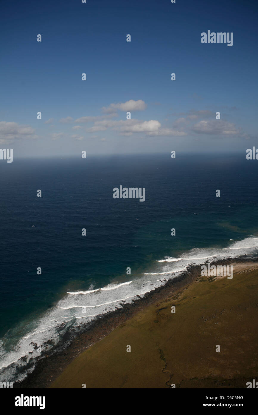 Indischen Ozean Seelandschaft gesehen bilden die Luft mit viel weiße Kappen auf der Küstenlinie Eastern Cape-Südafrika Stockfoto