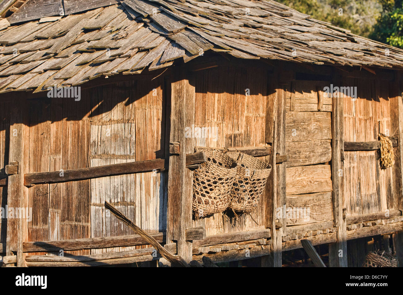 traditionelle Architektur in einem Akha Dorf, hat, Laos Stockfoto