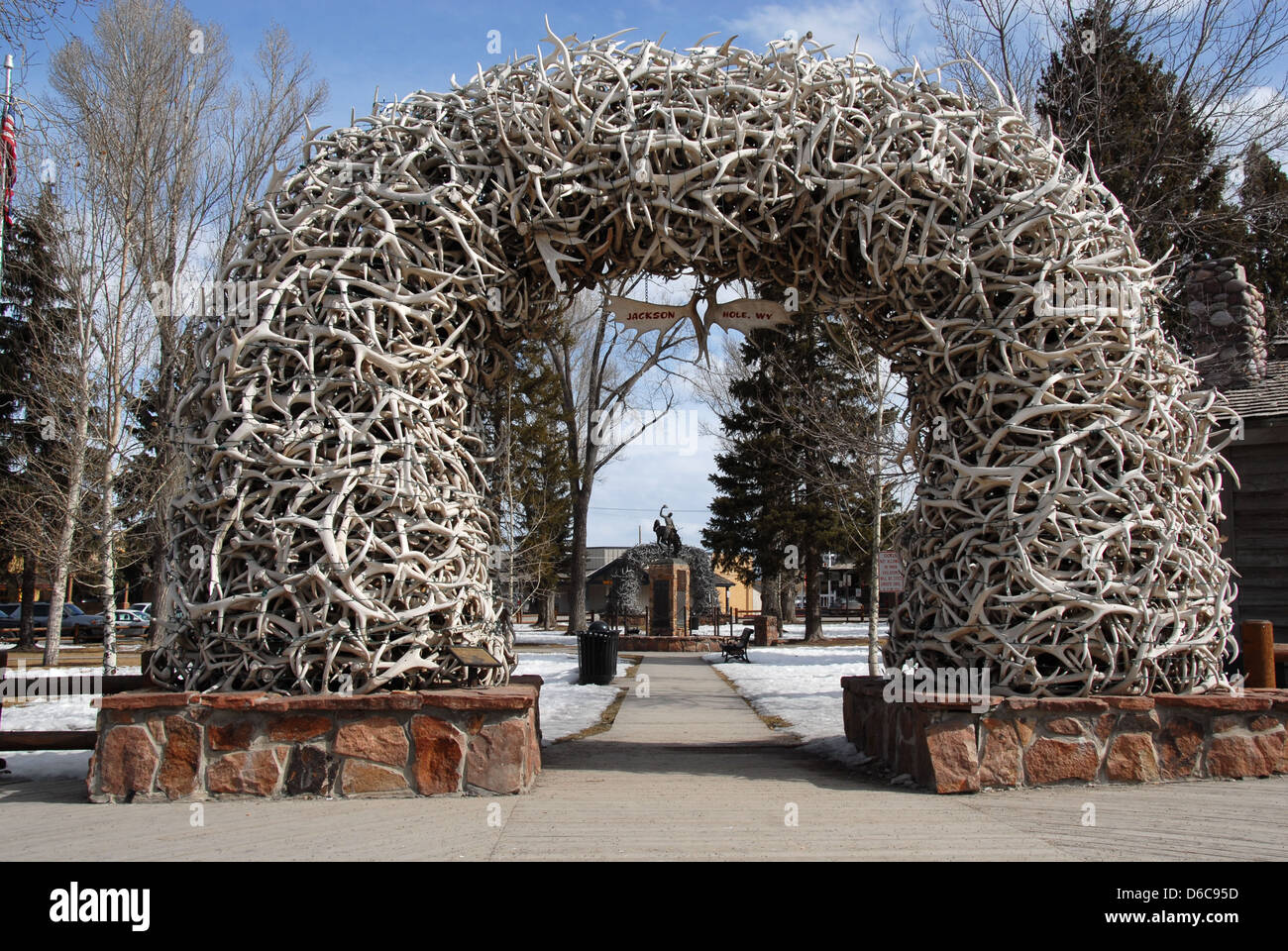 Elch Geweih Bogen-, Cowboy-Denkmal, Jackson Hole, Wyoming Stockfoto