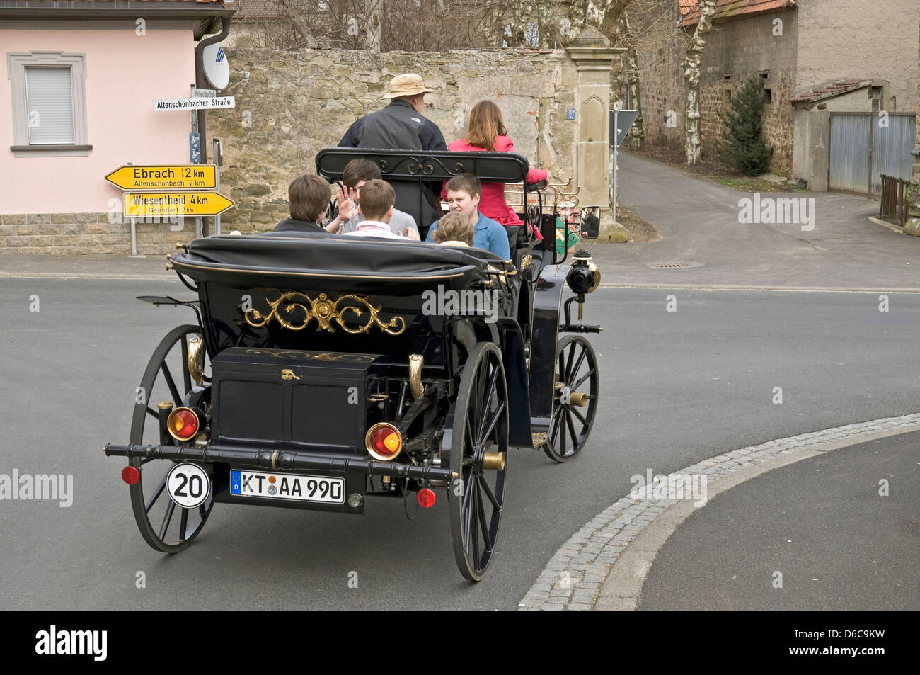 Aaglander pferdelose Kutsche im Gange in der Nähe von Prichenstadt, Franken, Bayern, Deutschland. Stockfoto