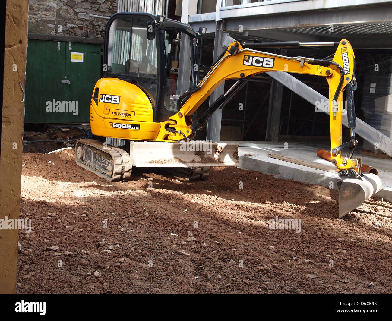 Kleiner hydraulikbagger -Fotos und -Bildmaterial in hoher Auflösung – Alamy