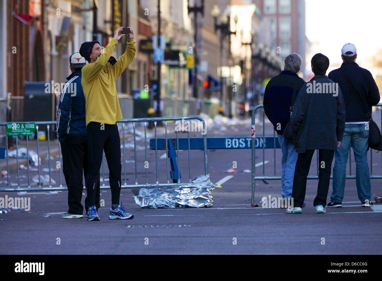 Boston, MA, USA. 16. April 2013. Verlassene Boylston Street Gegend in der Nähe der Ziellinie von 2013-Boston-Marathon am Tag nach den Explosionen. Bildnachweis: Shaun Ramsay/Alamy Live-Nachrichten Stockfoto