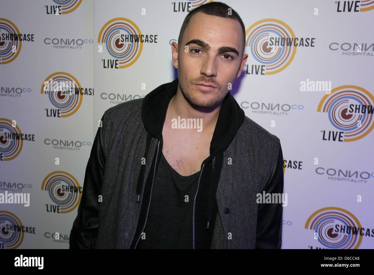 Portrat Der Musiker Sanger Und Songwriter Rucken Charlie Brown Im Rahmen Der Bridge Club Chelsea Football Club Fulham Vereinigtes Konigreich Stockfotografie Alamy