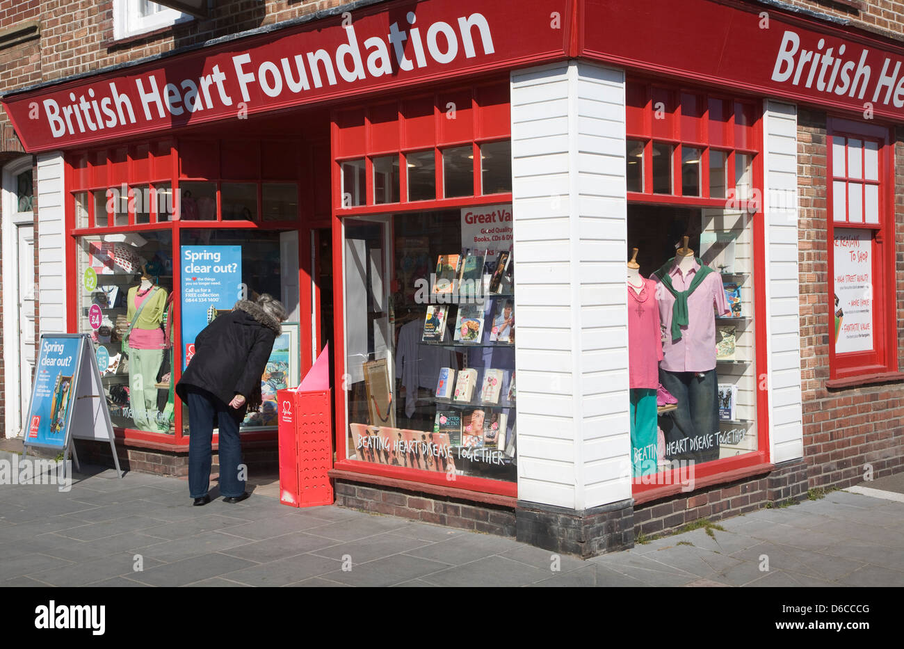 British Heart Foundation Charity-Shop, Connaught Avenue, Frinton on Sea, Essex, England Stockfoto