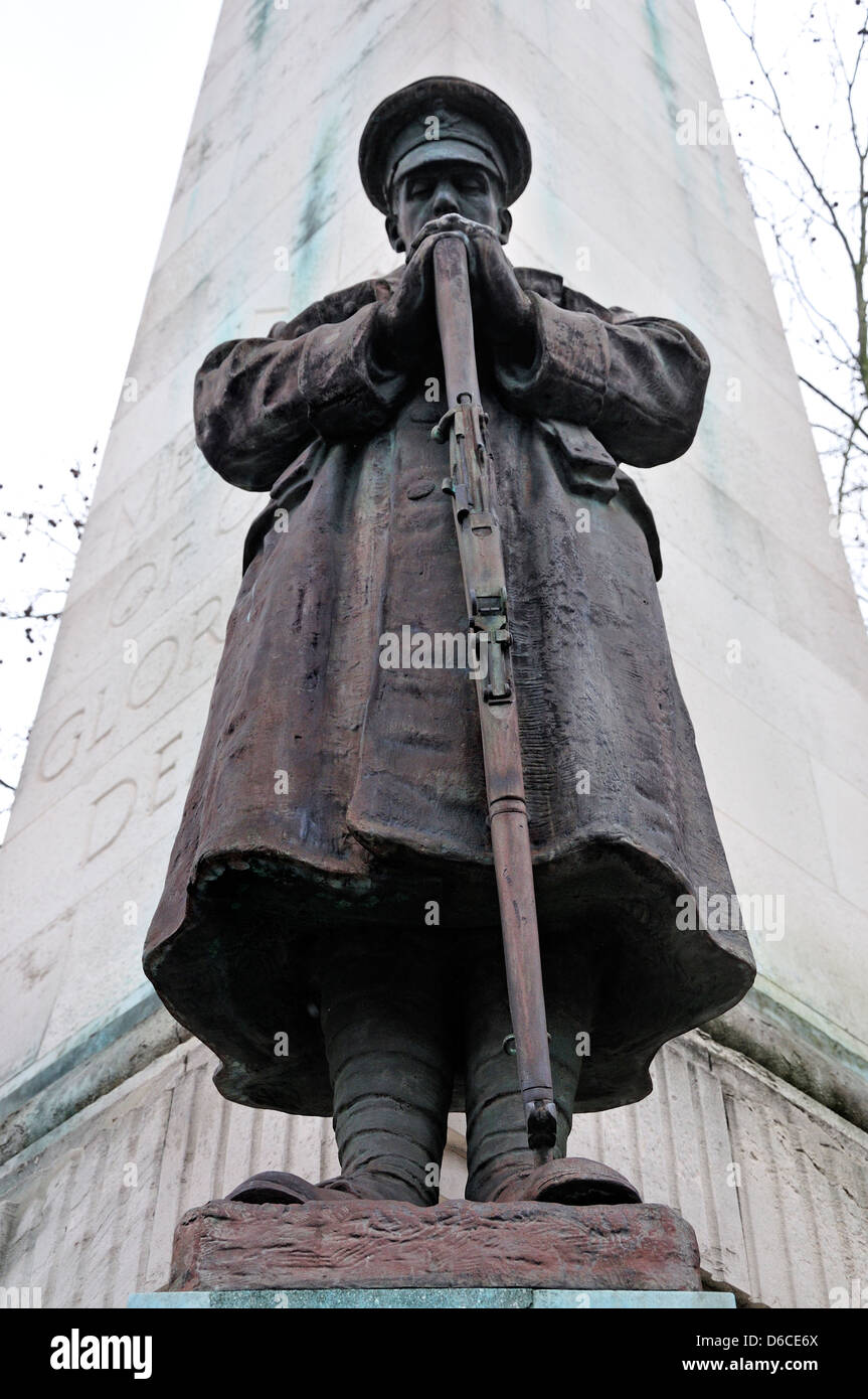 London, England, Vereinigtes Königreich. Kriegerdenkmal, Euston Square. (Reginald Wynn Owen; 1921) Stockfoto