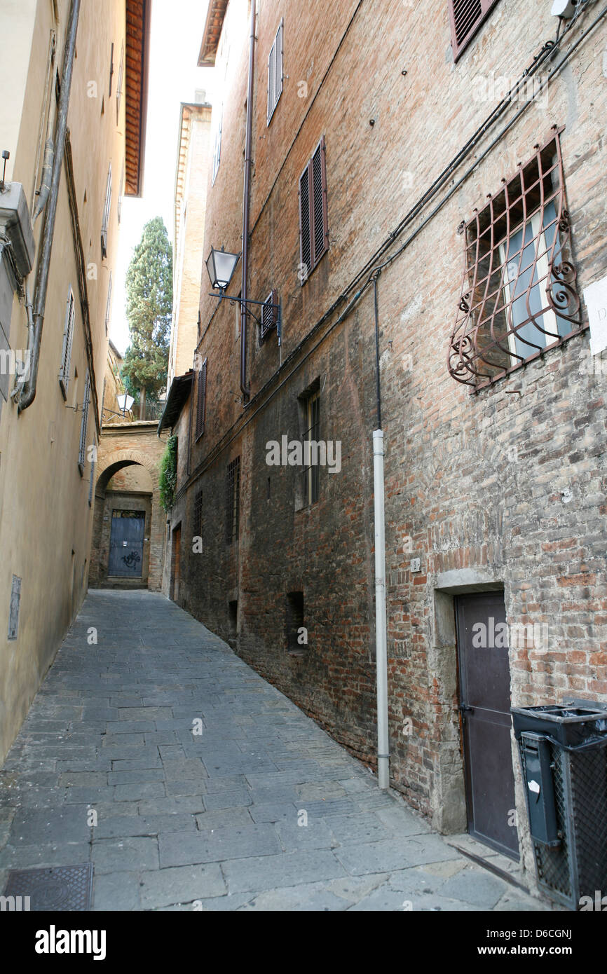 Dünne Straße in Siena Italien Stockfoto