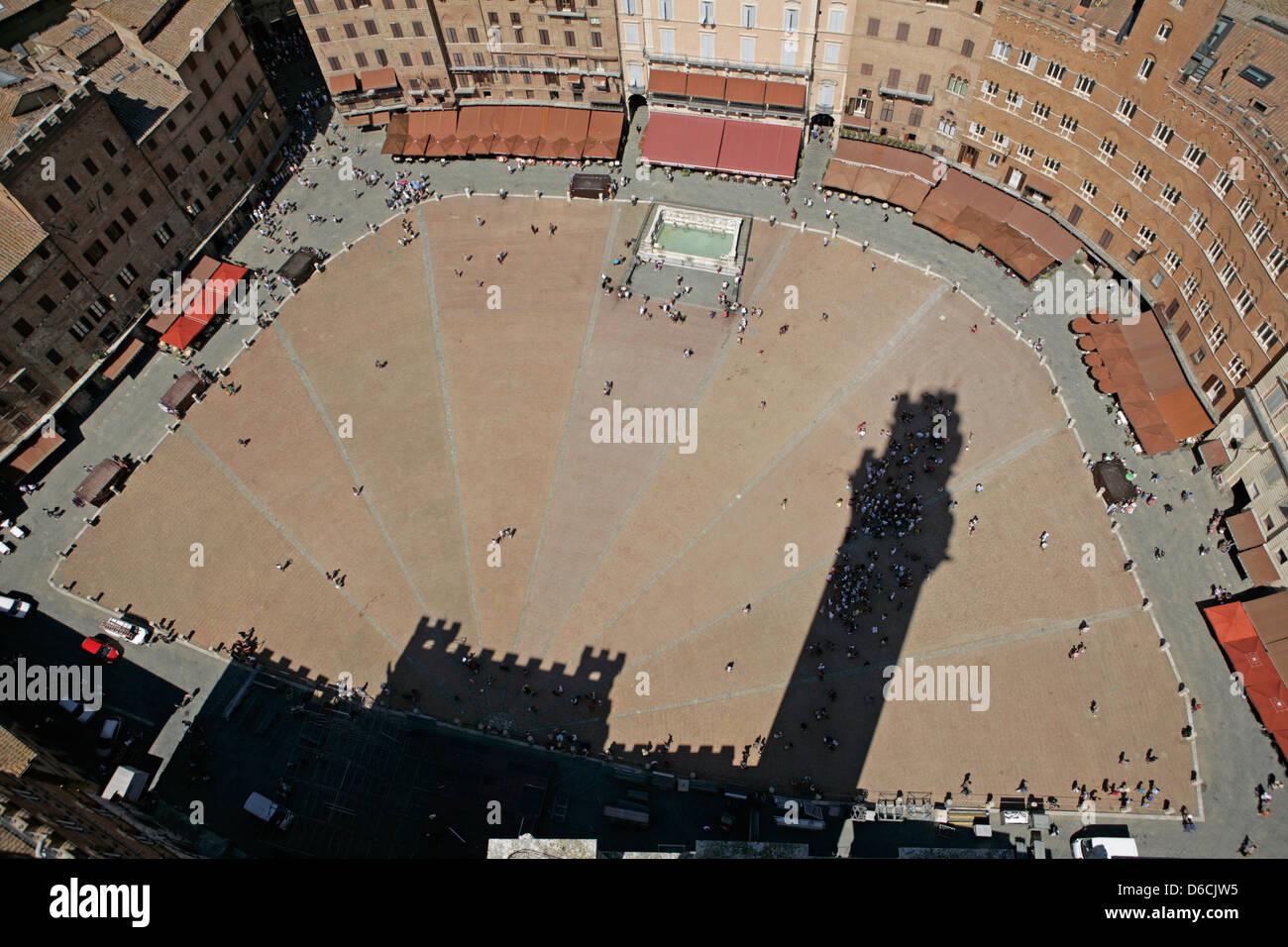 Blick von der Torre del Mangia Siena in Il Campo Stockfoto
