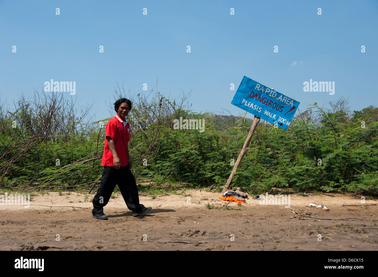 Chiang Rai, Thailand, warnt ein Schild der Fluss Maenam Kok Stockfoto