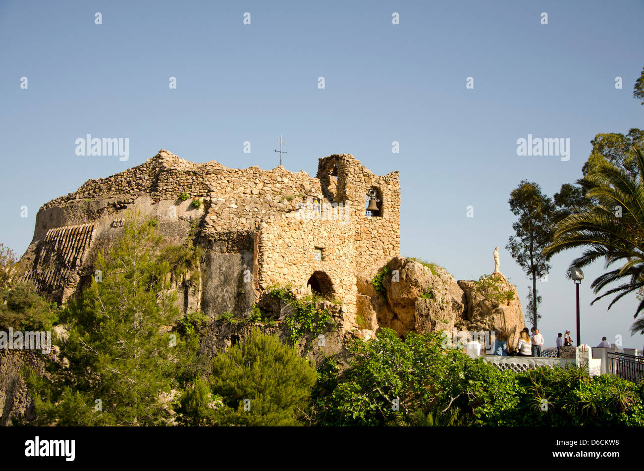 Grotte der Jungfrau De La Peña, Kapelle in Mijas Pueblo, Südspanien. Stockfoto