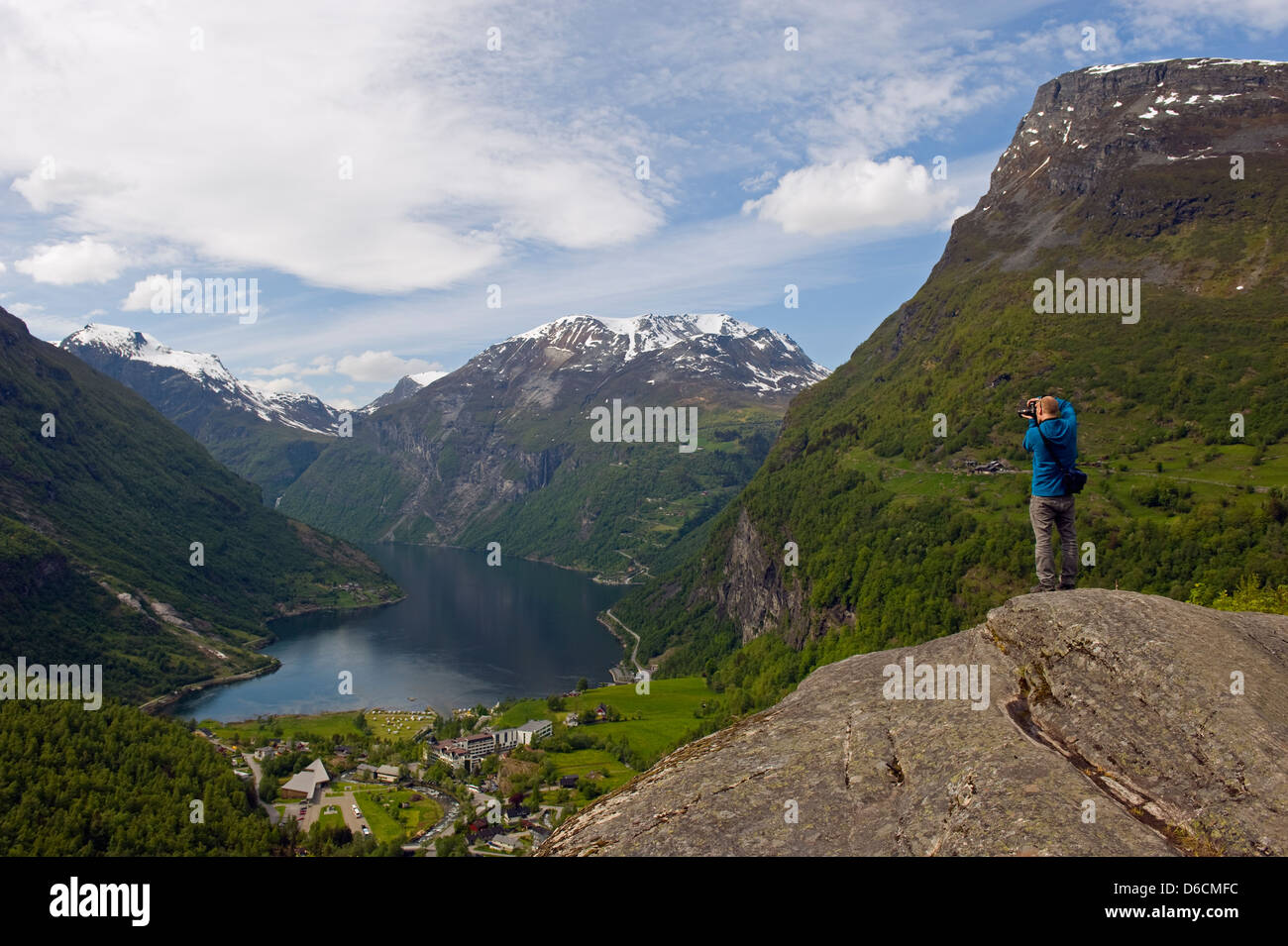 Klippe Draufsicht über Geiranger Fjord, UNESCO-Weltkulturerbe, westlichen Fjorde, Norwegen, Skandinavien, Europa, Herr Stockfoto