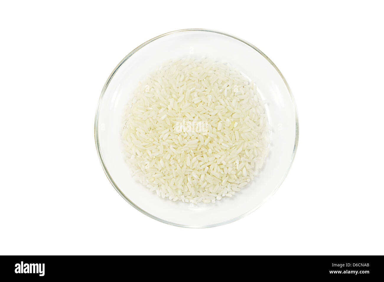 Weißer Reis in eine Glasschüssel isoliert auf weißem Hintergrund Stockfoto