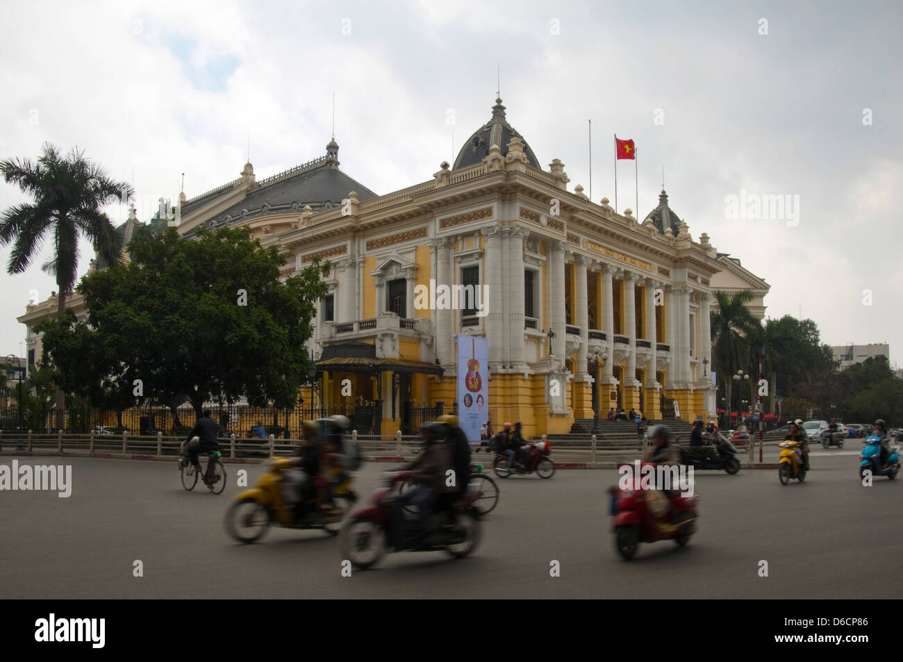 Horizontalen Weitwinkel des Opernhauses, Nhà Keszthely Lớn Hà Nội, im Zentrum von Hanoi. Stockfoto