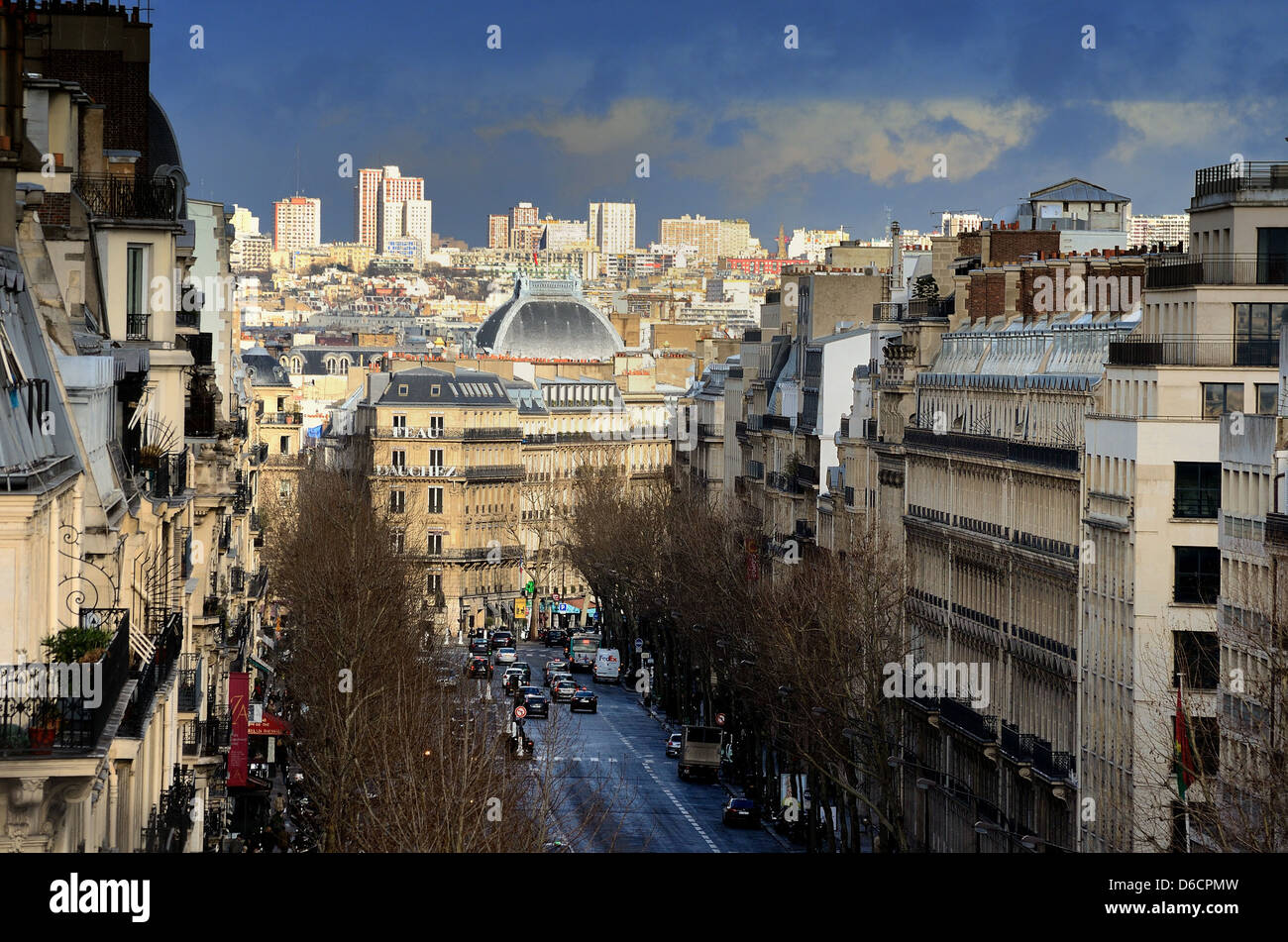 Paris-Stadtbild mit Boulevard Haussmann im Vordergrund, Paris Frankreich Stockfoto