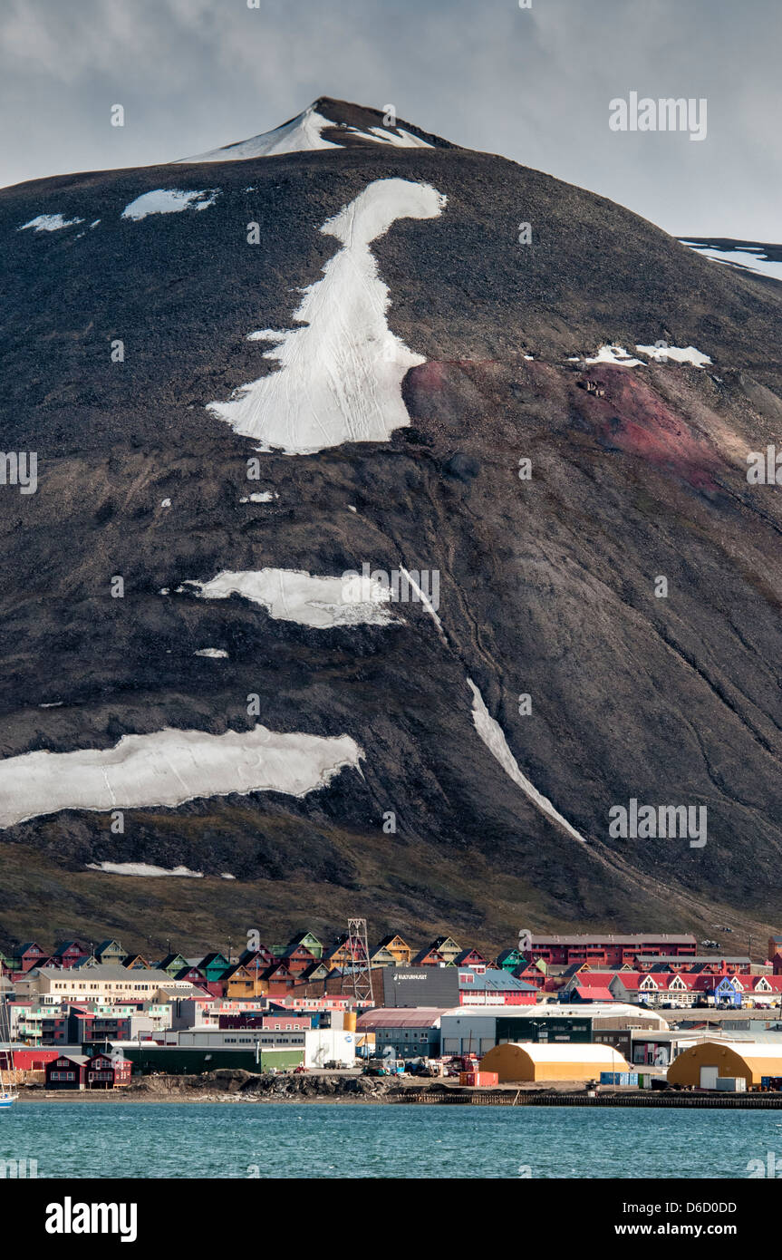 Stadt von Longyearbyen auf Spitzbergen, Svalbard-Archipel, Norwegen Stockfoto Stadt von Longyearbyen auf Spitzbergen, Svalbard-Archipel, Norwegen Stockfoto