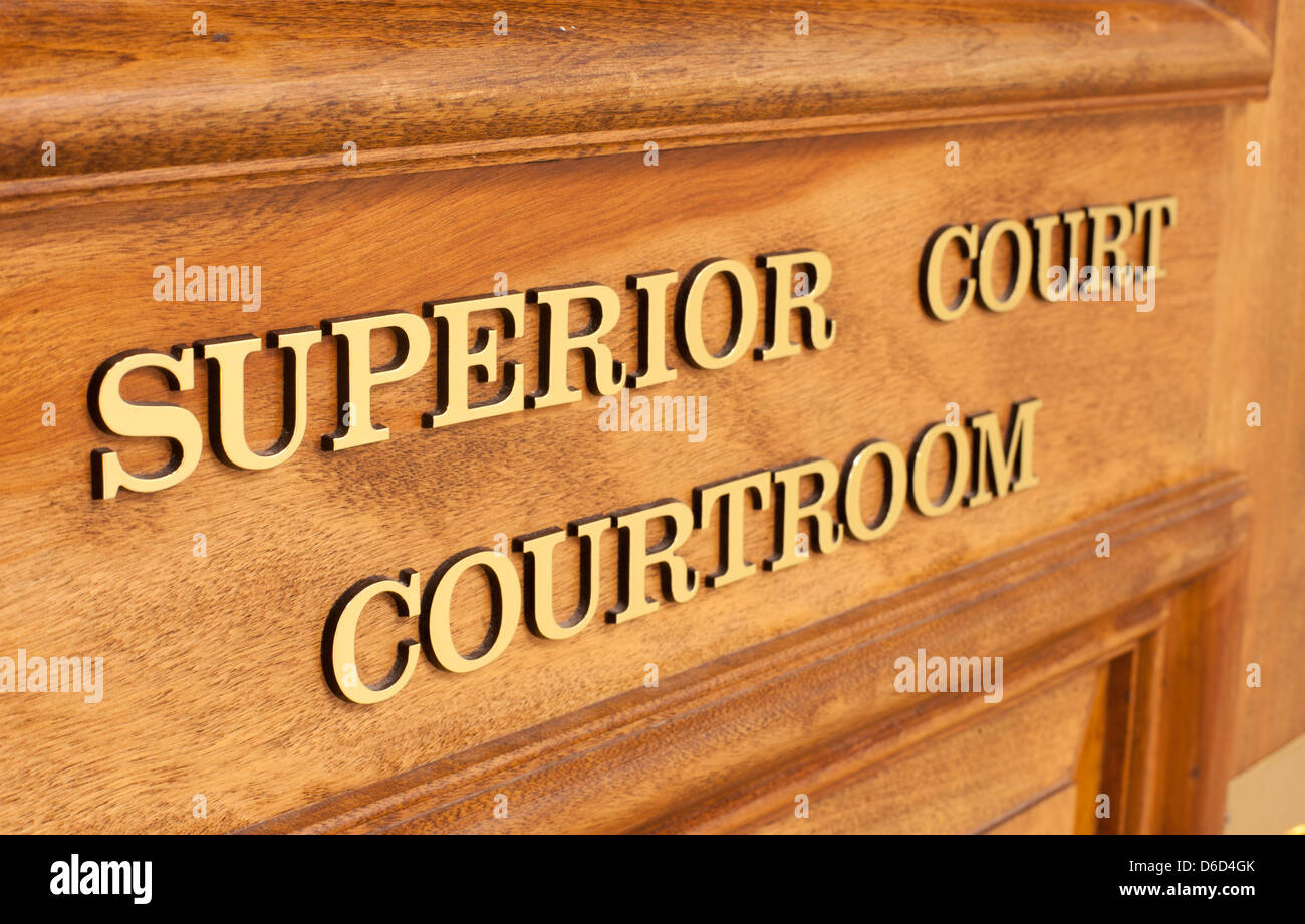 Die Tür zu einem Superior Court Gerichtssaal. Stockfoto