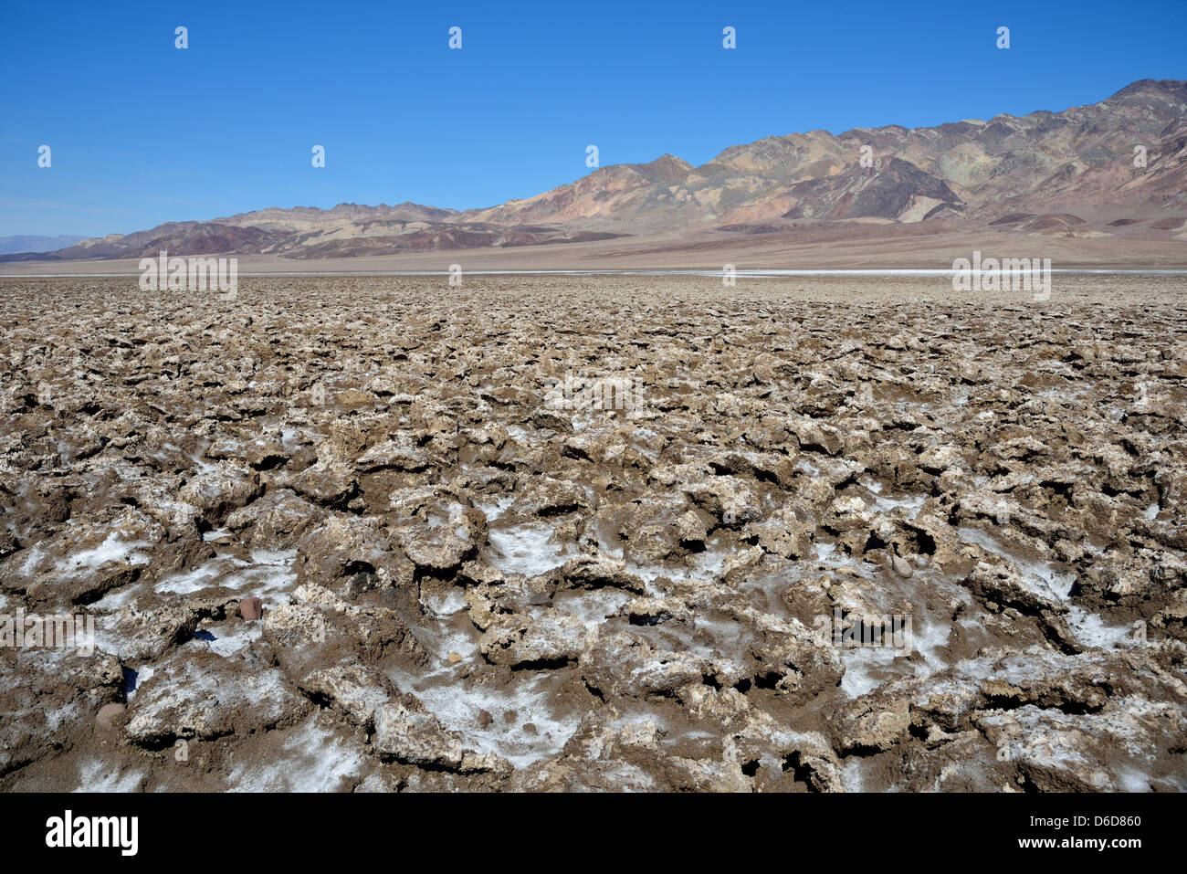 Rauhe Oberfläche von Steinsalz Blöcken am Golfplatz des Teufels. Death Valley Nationalpark, Kalifornien, USA. Stockfoto