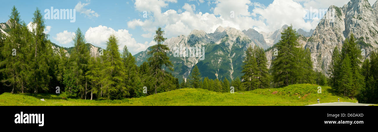 Ansicht der Julischen Alpen vom Vrsic Pass, Oberkrain, Slowenien Stockfoto