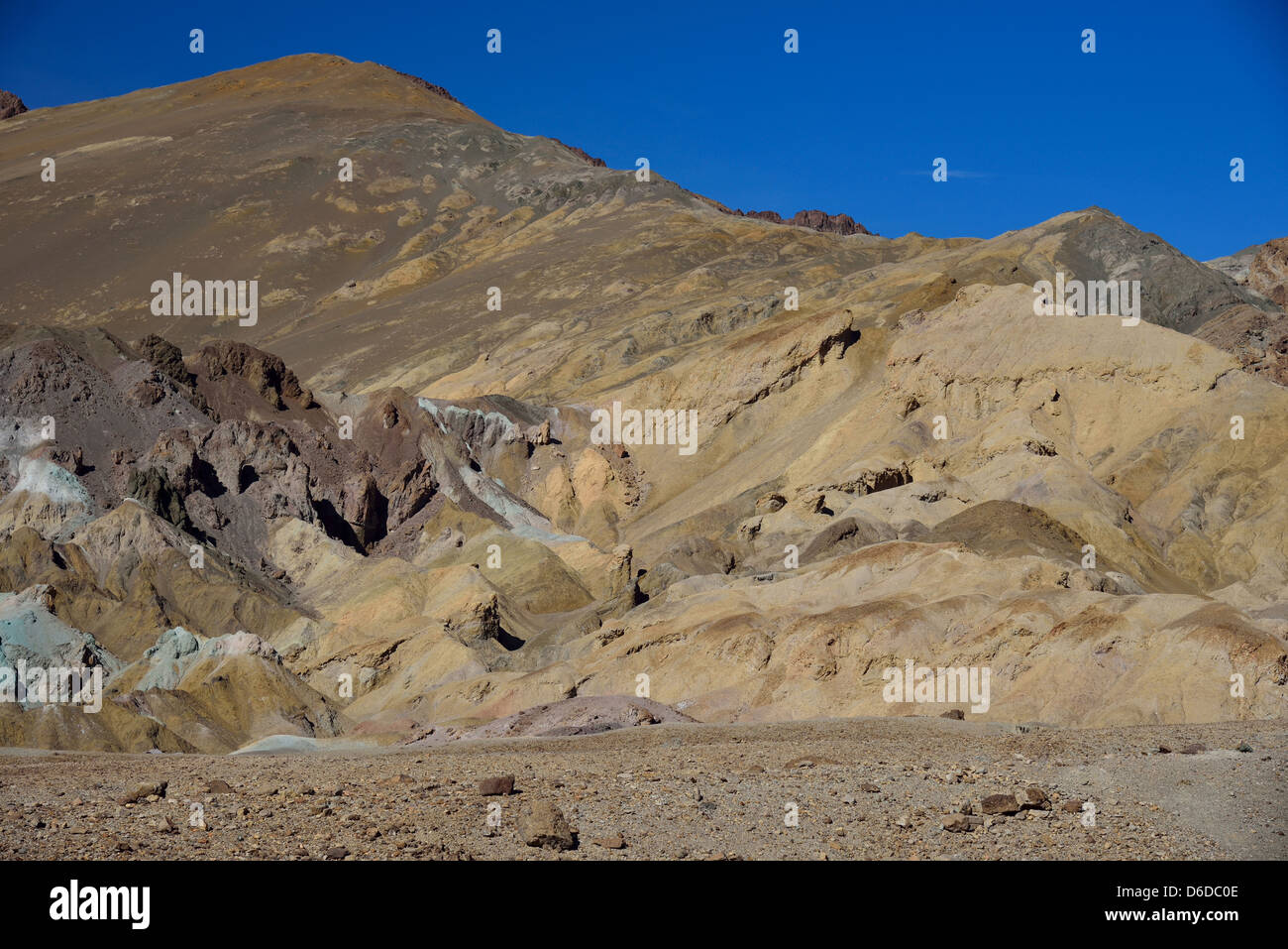 Bunte Felsen am Künstler-Palette. Death Valley Nationalpark, Kalifornien, USA. Stockfoto