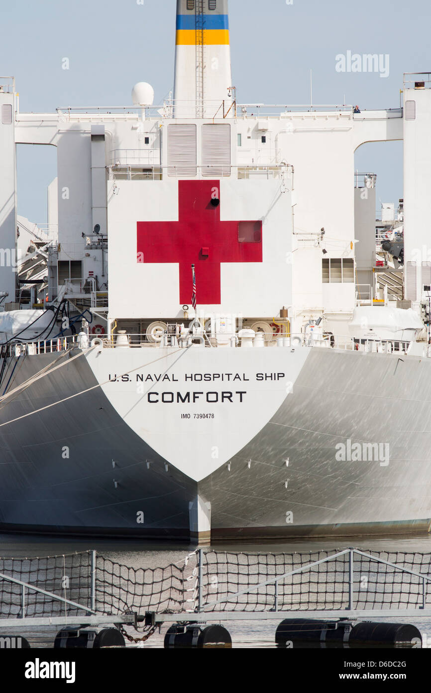 Die Vereinigten Staaten Krankenhaus Schiff Komfort im Hafen von Naval Station Norfolk. Stockfoto