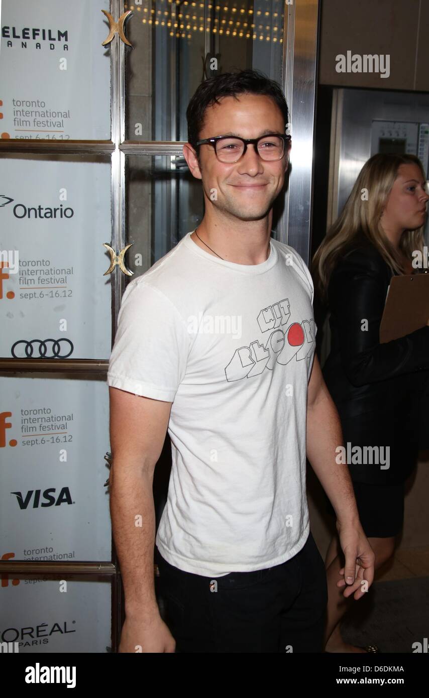 Schauspieler Joseph Gordon-Levitt kommt bei der Premiere von "The Master" während des Toronto International Film Festival im Fürsten Wale Theatre in Toronto, Kanada, am 7. September 2012. Foto: Hubert Boesl Stockfoto