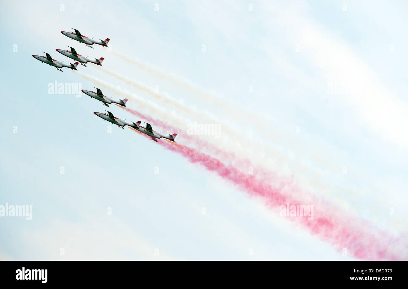 Pzl Ts 11 Iskra Ausbildung Jets Aus Der Polnischen Luftwaffe Fuhren Auf Der International Air Show Ila Am Flughafen Berlin Schonefeld In Schonefeld Deutschland 11 September 12 Die Flugschau Auf Dem Flughafen Sudlich Von