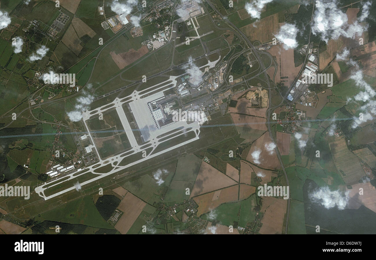 HANDOUT - zeigt eine Handout-Datei am 14. September 2012 veröffentlicht und von der Erdbeobachtungssatellit Plejaden 1A des Messegeländes der Berlin Air Show (ILA) in Berlin, Deutschland, 14. September 2012. 1243 Aussteller aus 46 Ländern Feature Luftfahrt bezogene Neuheiten auf der Berlin Air Show am künftigen Flughafen Berlin Brandenburg statt. Foto: †CNES 2012 - Verteilung Astrium Ser Stockfoto