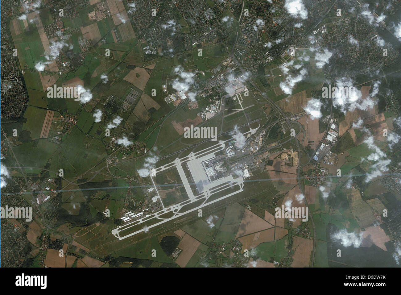 HANDOUT - zeigt eine Handout-Datei am 14. September 2012 veröffentlicht und von der Erdbeobachtungssatellit Plejaden 1A des Messegeländes der Berlin Air Show (ILA) in Berlin, Deutschland, 14. September 2012. 1243 Aussteller aus 46 Ländern Feature Luftfahrt bezogene Neuheiten auf der Berlin Air Show am künftigen Flughafen Berlin Brandenburg statt. Foto: †CNES 2012 - Verteilung Astrium Ser Stockfoto