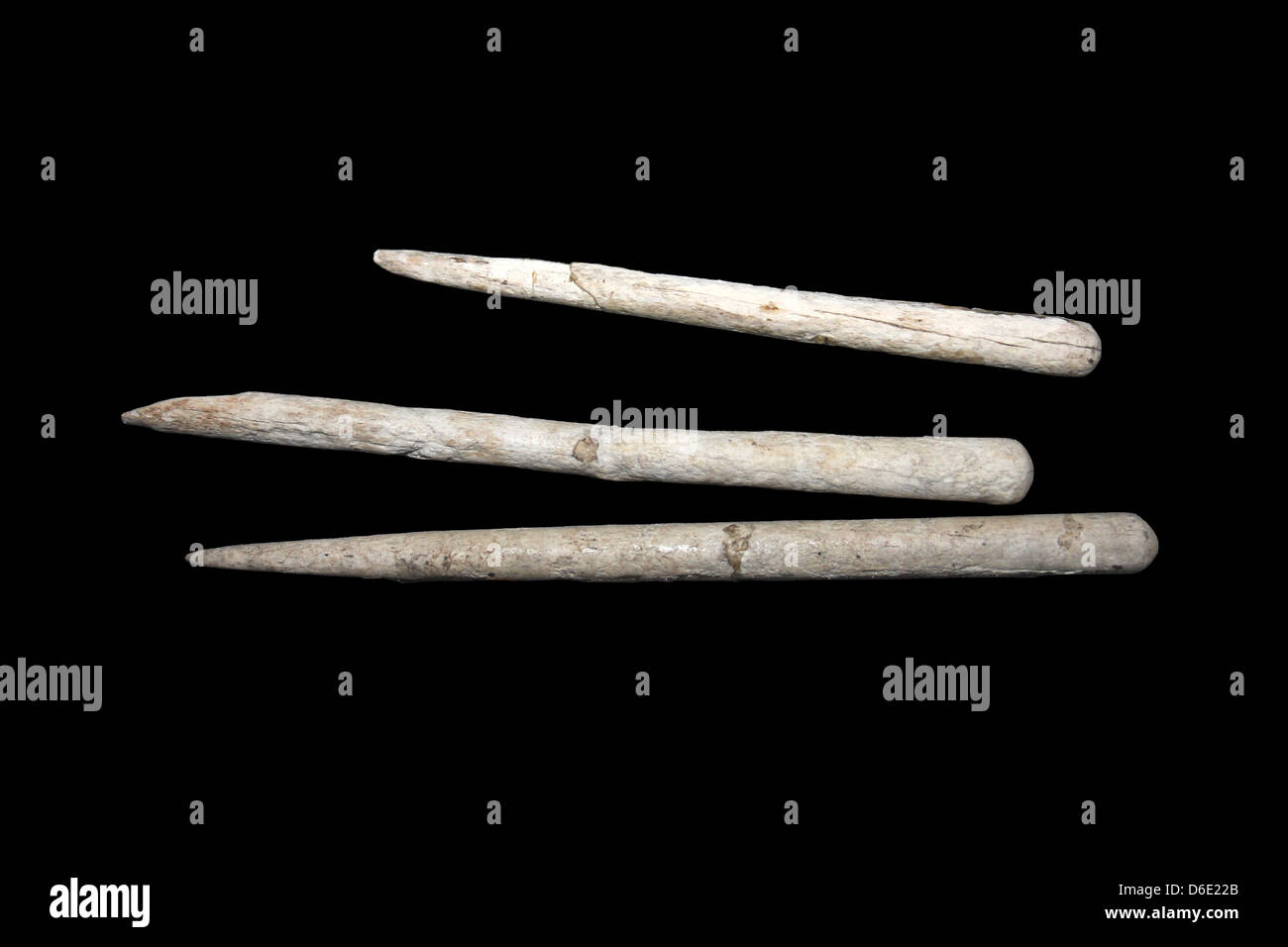 Späten neolithischen Knochen Pins mit drei Kleinkinder Bestattungen gefunden Stockfoto