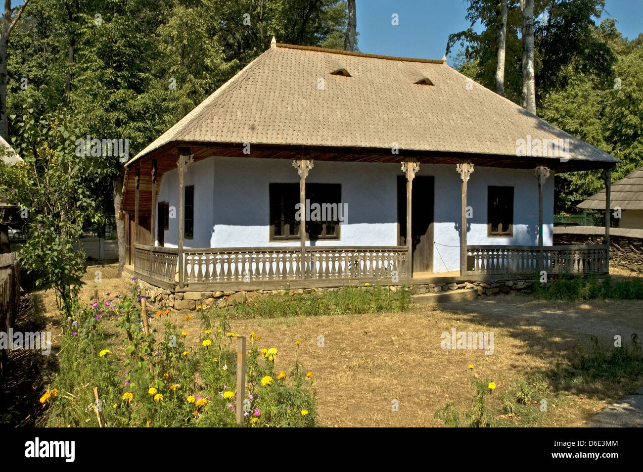 Europa, Rumänien, Bukarest, Herastrau Park Folk Museum, traditionellen Gebäude aus Piatra Soimului (19. Jh.) Stockfoto