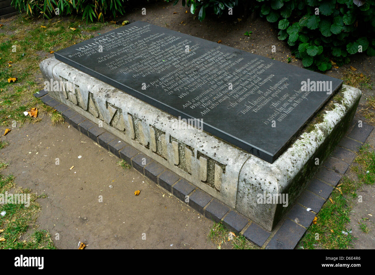 Das Grab von William Hazlitt auf dem Friedhof der St.-Annen Kirche, Soho. Stockfoto