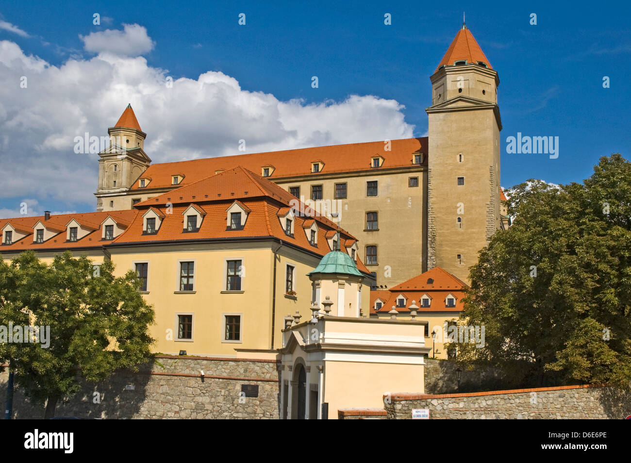 EUROPA; DIE SLOWAKEI; Bratislava; Schloss mit der Krönung-Turm (rechts vorne) Stockfoto