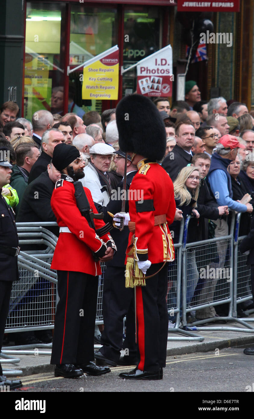 Gardist & öffentlichen MARGRET THATCHER Beerdigung 17. April 2013 LUDGATE LONDON ENGLAND UK Stockfoto