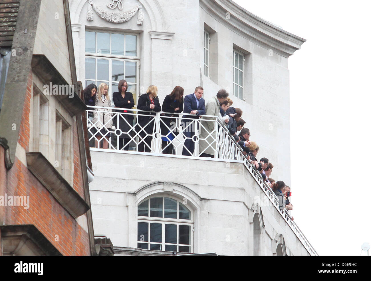 Flotte STREETWORKER sehen Prozession aus auf dem Dach MARGRET THATCHER Beerdigung 17. April 2013 LUDGATE LONDON ENGLAND UK Stockfoto