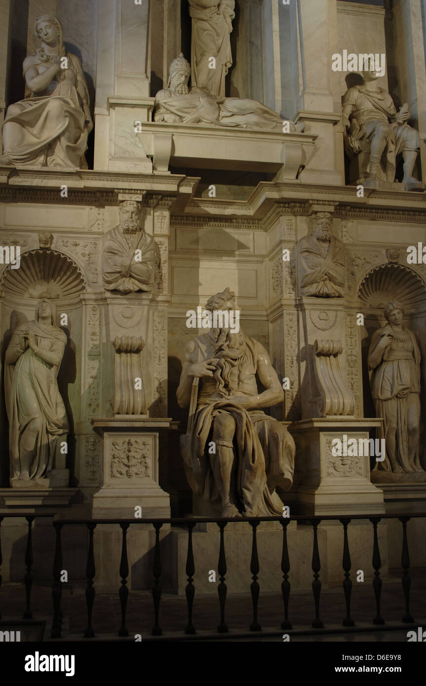 Grab des Papstes Julius II. (1443-1513). 1505-1545 von Michelangelo (1475-1564). San Pietro in Vincoli Kirche. Rom. Italien. Stockfoto