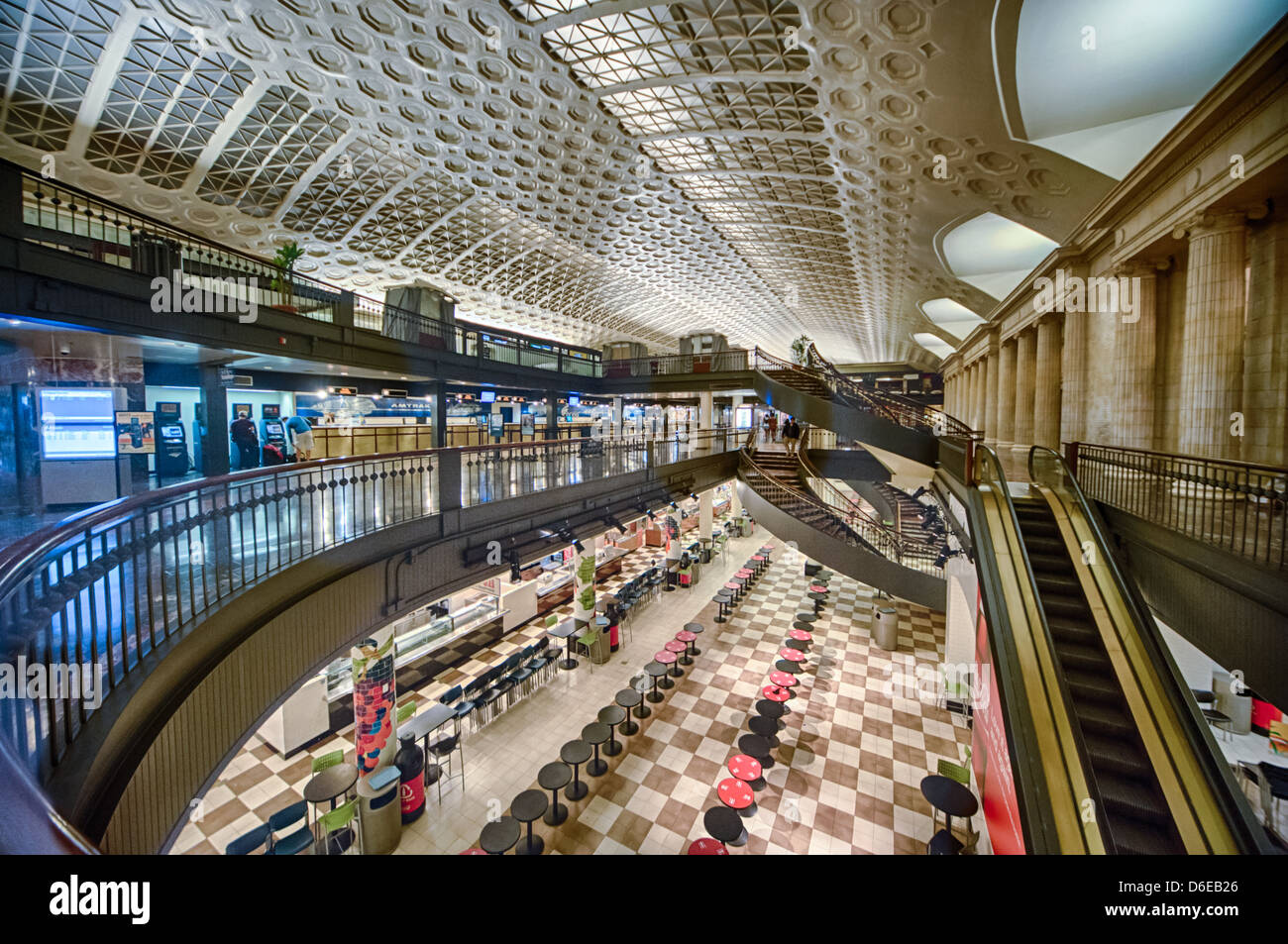 Innenansicht der Union Station in Washington, DC, USA, mit der historischen Haupthalle und dem Hallenbereich. Stockfoto